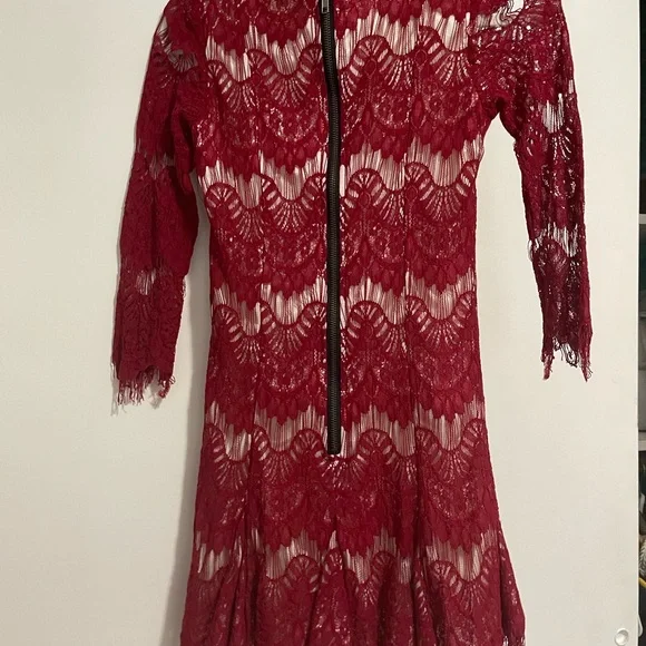 Red lace dress - Picture 8 of 9